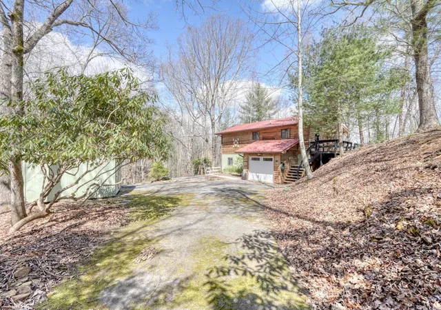 Photo 4 of Single family home for sale at 9 Silver Maple Ln, Murphy, NC 28906 | MLS# 98525455 | Listing updated on 2026-08-18