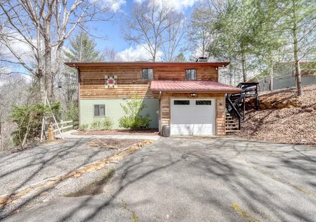 Photo 5 of Single family home for sale at 9 Silver Maple Ln, Murphy, NC 28906 | MLS# 98525455 | Listing updated on 2026-08-18