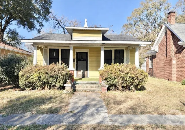 Photo 1 of Single family home for sale at 812 E 32nd Street, Savannah, GA 31401 | MLS# SA348477 | Listing updated on 2026-10-09