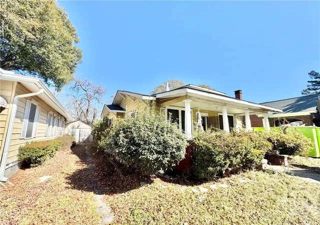 Photo 3 of Single family home for sale at 812 E 32nd Street, Savannah, GA 31401 | MLS# SA348477 | Listing updated on 2026-10-09