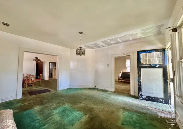 Photo 3 of Single family home for sale at 812 E 32nd Street, Savannah, GA 31401 | MLS# SA348477 | Listing updated on 2026-10-09