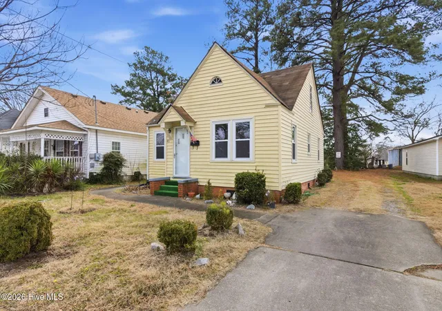 Photo 2 of Single family home for sale at 409 Perry St, Elizabeth City, NC 27909 | MLS# 100556917 | Listing updated on 2026-08-18