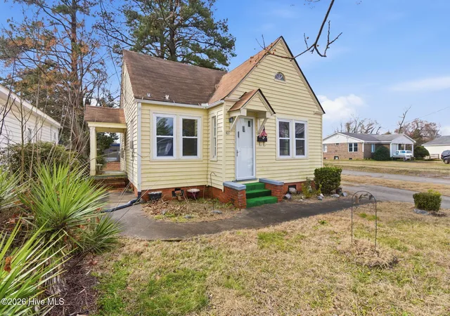 Photo 3 of Single family home for sale at 409 Perry St, Elizabeth City, NC 27909 | MLS# 100556917 | Listing updated on 2026-08-18