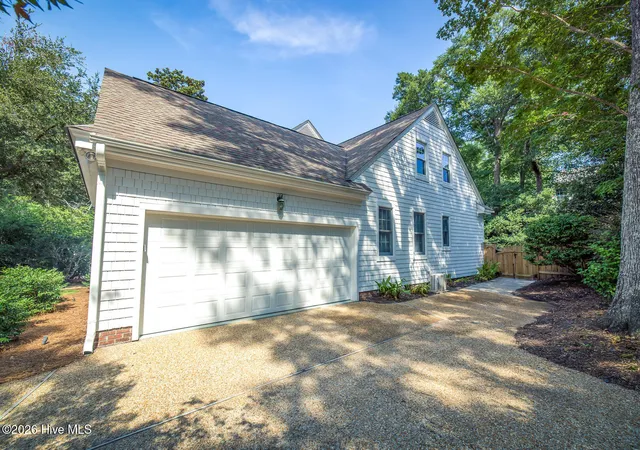 Photo 4 of Single family home for sale at 1805 Trey Ct, Wilmington, NC 28403 | MLS# 100550296 | Listing updated on 2026-09-14
