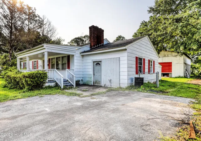 Photo 3 of Single family home for sale at 111 Pineview St, Havelock, NC 28532 | MLS# 100593576 | Listing updated on 2026-10-02