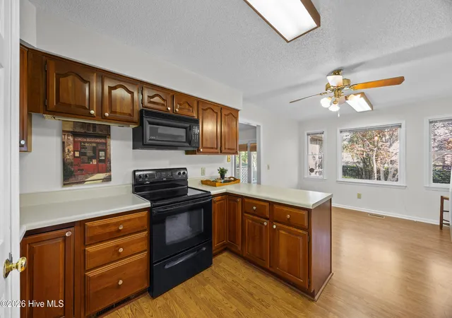 Photo 4 of Single family home for sale at 6200 Strawfield Dr, Wilmington, NC 28405 | MLS# 100598252 | Listing updated on 2026-09-14