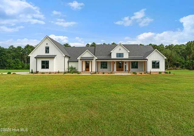 Photo 2 of Single family home for sale at 107 Mayflower Dr, Newport, NC 28570 | MLS# 100597602 | Listing updated on 2026-09-28