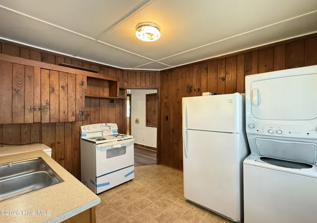 Photo 4 of Single family home for sale at 1011 Maple St, Elizabeth City, NC 27909 | MLS# 100599018 | Listing updated on 2026-09-13