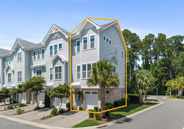 Photo 2 of Townhouse for sale at 3927 Malabar Run, Wilmington, NC 28409 | MLS# 100594663 | Listing updated on 2026-09-15