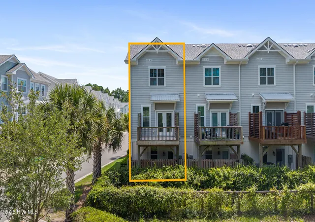 Photo 3 of Townhouse for sale at 3927 Malabar Run, Wilmington, NC 28409 | MLS# 100594663 | Listing updated on 2026-10-15