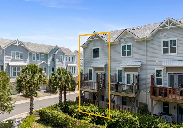 Photo 4 of Townhouse for sale at 3927 Malabar Run, Wilmington, NC 28409 | MLS# 100594663 | Listing updated on 2026-10-15