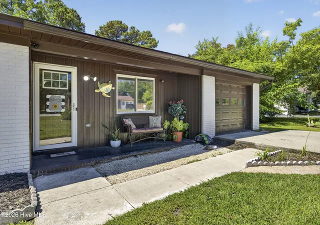 Photo 4 of Single family home for sale at 304 Millhouse Rd, Castle Hayne, NC 28429 | MLS# 100589452 | Listing updated on 2026-08-25