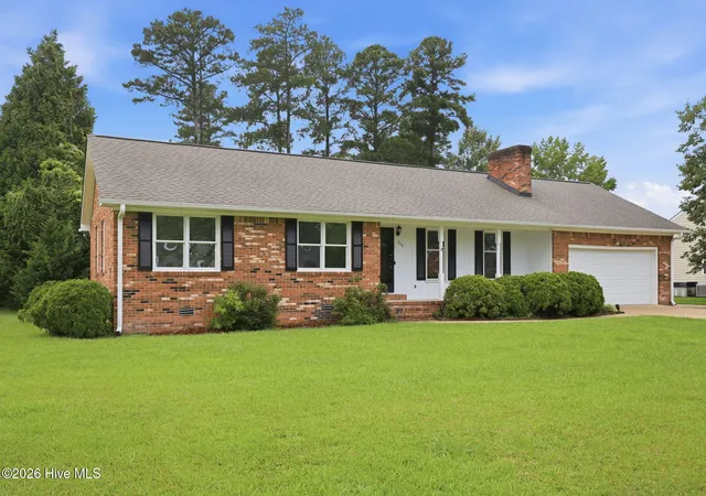 Photo 3 of Single family home for sale at 206 Ellison Dr, Washington, NC 27889 | MLS# 100591258 | Listing updated on 2026-09-11