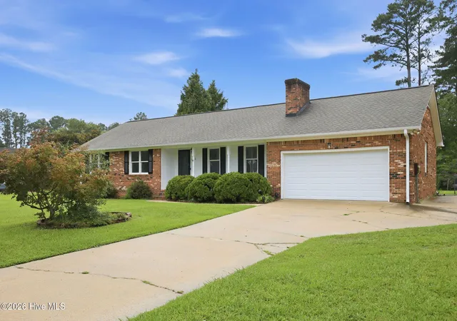 Photo 3 of Single family home for sale at 206 Ellison Dr, Washington, NC 27889 | MLS# 100591258 | Listing updated on 2026-09-11
