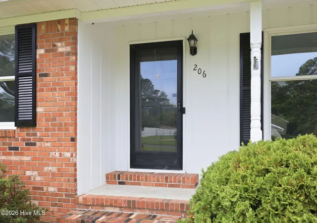 Photo 4 of Single family home for sale at 206 Ellison Dr, Washington, NC 27889 | MLS# 100591258 | Listing updated on 2026-09-11
