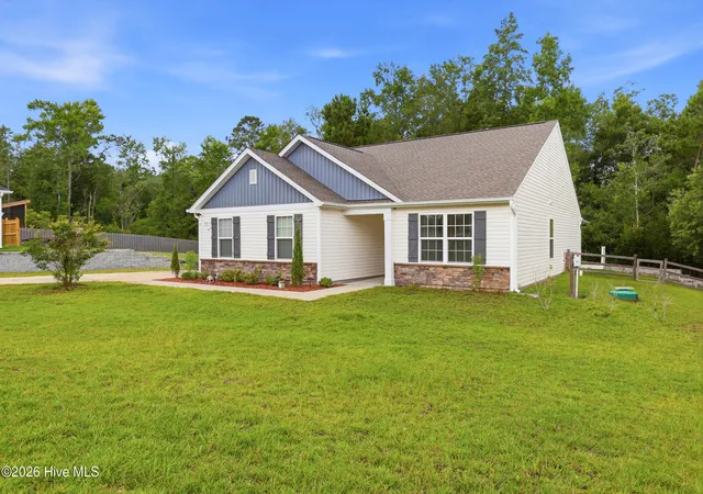 Photo 2 of Single family home for sale at 530 Poppleton Dr, Hampstead, NC 28443 | MLS# 100589647 | Listing updated on 2026-09-19