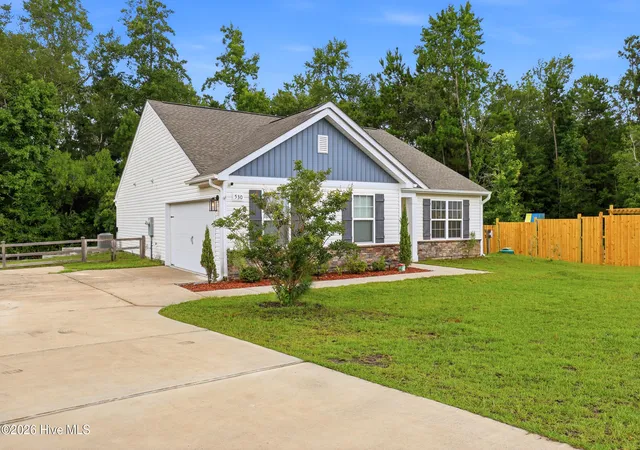 Photo 3 of Single family home for sale at 530 Poppleton Dr, Hampstead, NC 28443 | MLS# 100589647 | Listing updated on 2026-09-19