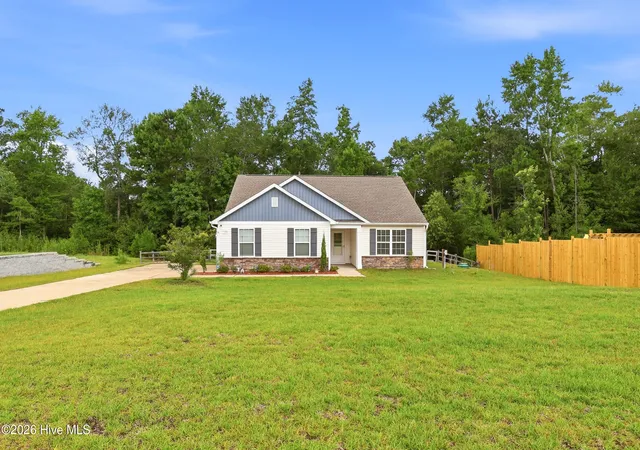 Photo 3 of Single family home for sale at 530 Poppleton Dr, Hampstead, NC 28443 | MLS# 100589647 | Listing updated on 2026-09-19