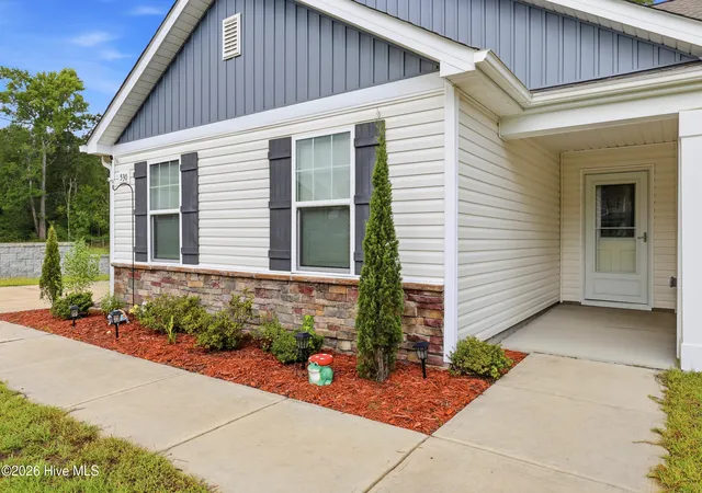 Photo 4 of Single family home for sale at 530 Poppleton Dr, Hampstead, NC 28443 | MLS# 100589647 | Listing updated on 2026-09-19