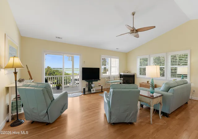 Photo 4 of Single family home for sale at 6611 Marsh Cvs Rd, Emerald Isle, NC 28594 | MLS# 100595331 | Listing updated on 2026-09-19
