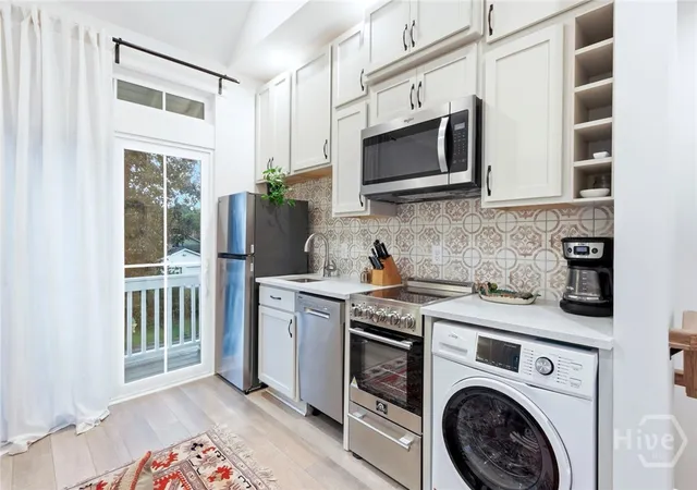 Listing Photo 2 - Condo for sale in building located at 1314 E 38th St, Savannah, GA 31404 - Unit #A & B