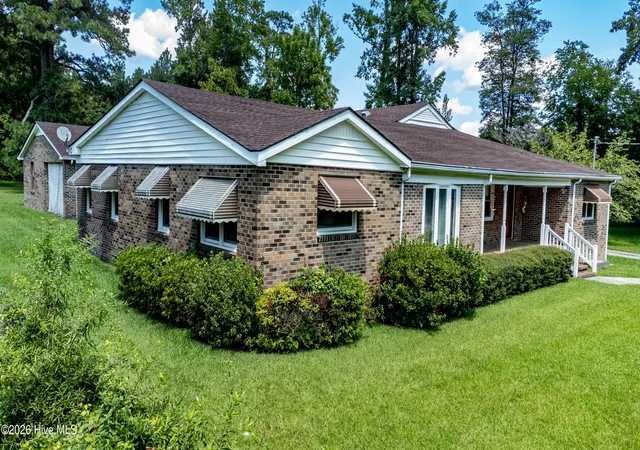 Photo 3 of Single family home for sale at 400 W Barnhill St, Everetts, NC 27825 | MLS# 100598902 | Listing updated on 2026-09-06