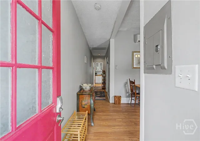 Photo 2 of Single family home for sale at 530 E Gordon Ln, Savannah, GA 31401 | MLS# SA360821 | Listing updated on 2026-08-25