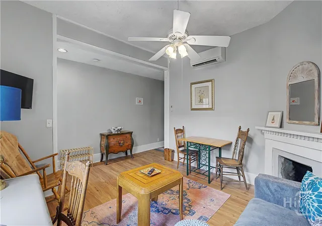 Photo 4 of Single family home for sale at 530 E Gordon Ln, Savannah, GA 31401 | MLS# SA360821 | Listing updated on 2026-08-25