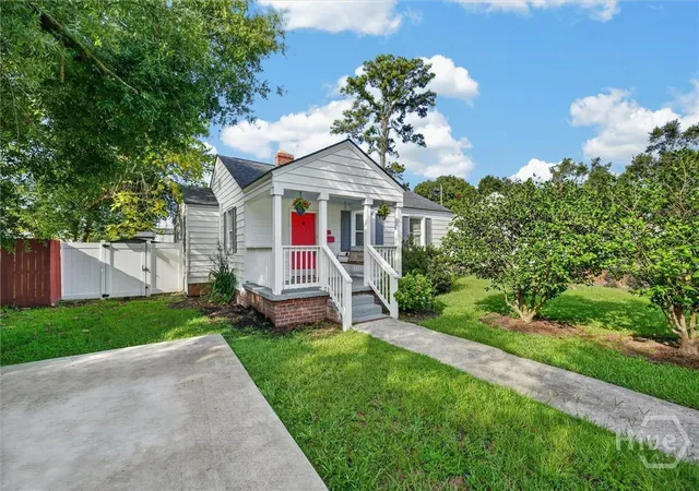 Photo 1 of Single family home for sale at 2031 Utah St, Savannah, GA 31404 | MLS# SA362523 | Listing updated on 2026-10-19