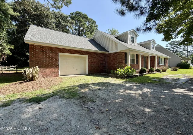 Photo 1 of Single family home for sale at 216 Rockledge Rd, New Bern, NC 28562 | MLS# 100594799 | Listing updated on 2026-10-27