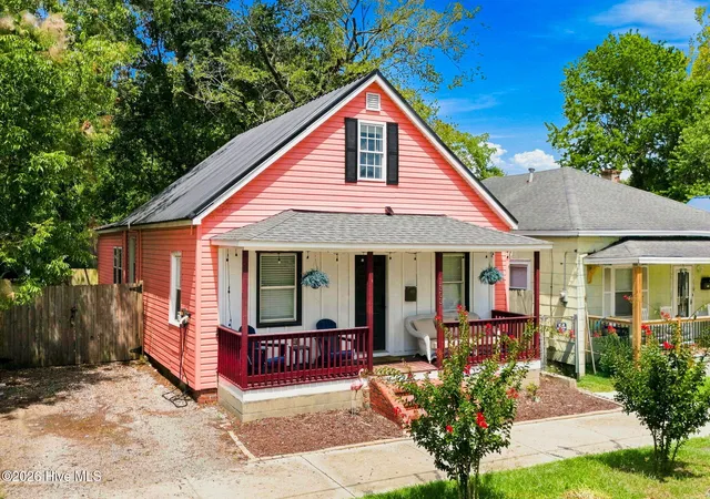 Photo 3 of Single family home for sale at 1303 Ann St, Wilmington, NC 28401 | MLS# 100598798 | Listing updated on 2026-09-15