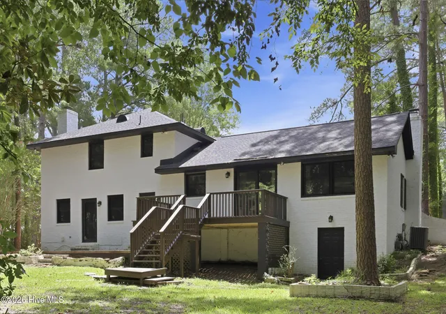 Photo 2 of Single family home for sale at 116 Oxford Rd, Greenville, NC 27858 | MLS# 100594225 | Listing updated on 2026-09-03