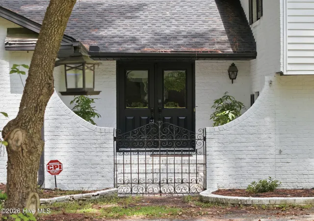Photo 3 of Single family home for sale at 116 Oxford Rd, Greenville, NC 27858 | MLS# 100594225 | Listing updated on 2026-09-03