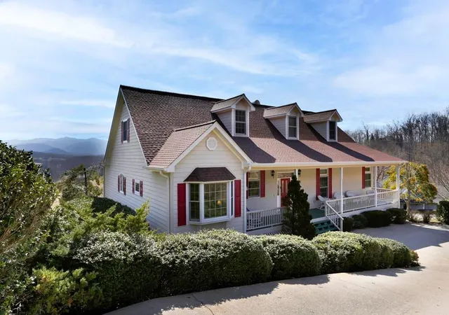 Photo 2 of Single family home for sale at 18 Foxfire Ct, Hayesville, NC 28904 | MLS# 98525328 | Listing updated on 2026-08-20