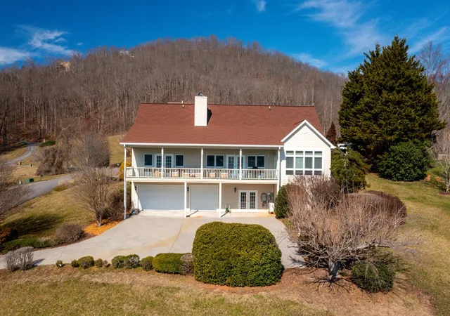 Photo 3 of Single family home for sale at 18 Foxfire Ct, Hayesville, NC 28904 | MLS# 98525328 | Listing updated on 2026-08-20