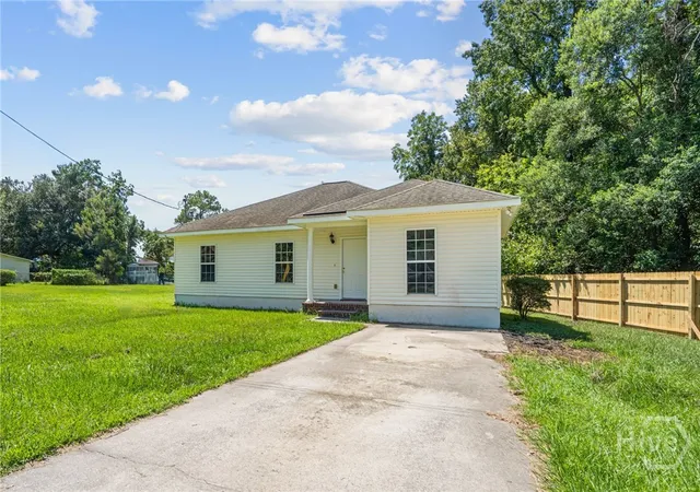 Photo 2 of Single family home for sale at 2003 Mitchell St, Savannah, GA 31405 | MLS# SA362977 | Listing updated on 2026-08-19