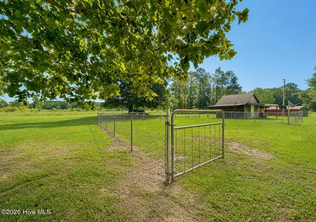 18th image of 572 Ben Jones Rd, Lake Waccamaw, NC 28450 | MLS# 100597802