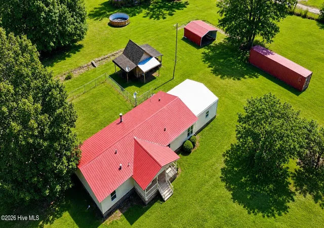 2nd image of 572 Ben Jones Rd, Lake Waccamaw, NC 28450 | MLS# 100597802