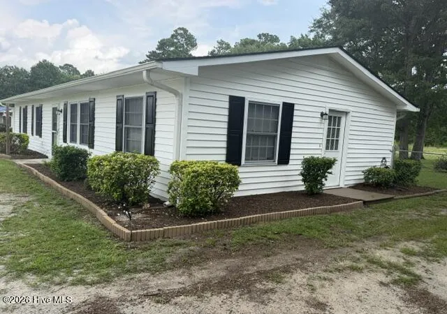 Photo 3 of Single family home for sale at 2216 Ridge Rd, New Bern, NC 28560 | MLS# 100592575 | Listing updated on 2026-08-29