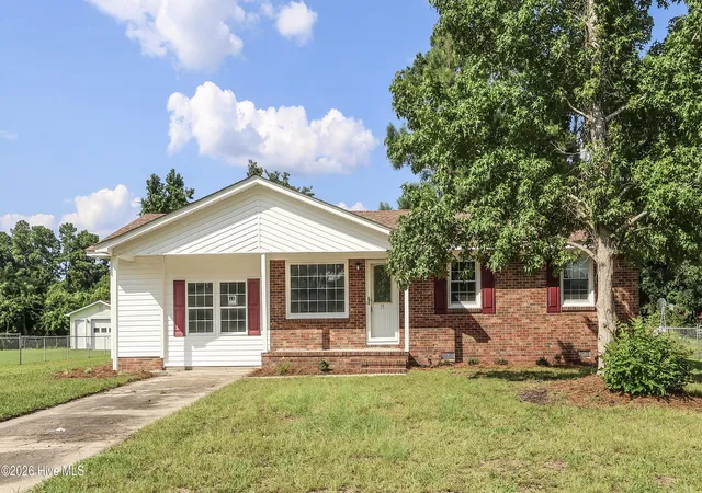 Photo 1 of Single family home for sale at 15 Oxford Dr, Jacksonville, NC 28546 | MLS# 100593086 | Listing updated on 2026-08-27
