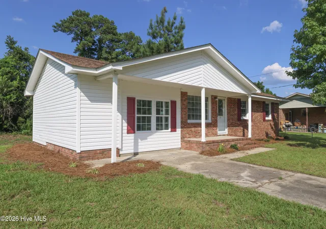 Photo 2 of Single family home for sale at 15 Oxford Dr, Jacksonville, NC 28546 | MLS# 100593086 | Listing updated on 2026-08-27