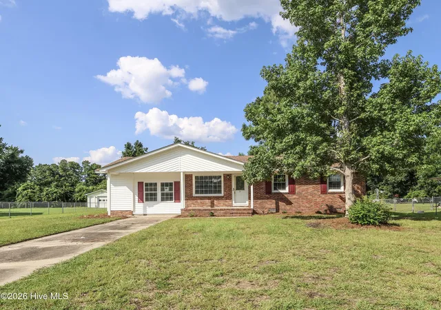 Photo 3 of Single family home for sale at 15 Oxford Dr, Jacksonville, NC 28546 | MLS# 100593086 | Listing updated on 2026-09-16
