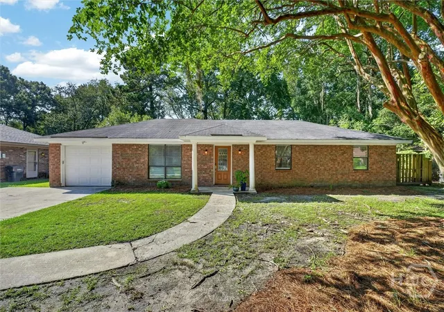 Photo 3 of Single family home for sale at 37 Beaver Run Dr, Savannah, GA 31419 | MLS# SA360706 | Listing updated on 2026-08-22