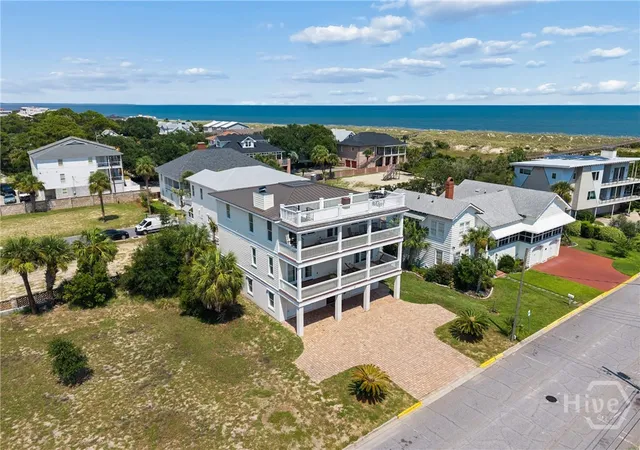 Photo 2 of Single family home for sale at 10 8th St, Tybee Island, GA 31328 | MLS# SA362790 | Listing updated on 2026-08-27