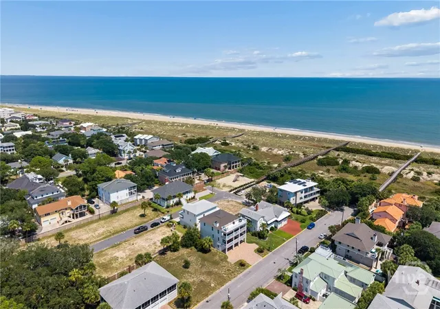 Photo 3 of Single family home for sale at 10 8th St, Tybee Island, GA 31328 | MLS# SA362790 | Listing updated on 2026-08-27