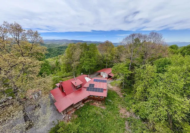Photo 2 of Single family home for sale at 795 Porterfield Gap Rd, Robbinsville, NC 28771 | MLS# 98544093 | Listing updated on 2026-08-18
