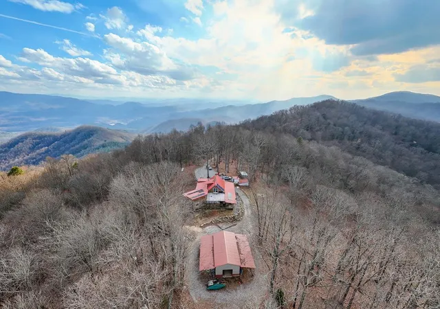 Photo 3 of Single family home for sale at 795 Porterfield Gap Rd, Robbinsville, NC 28771 | MLS# 98544093 | Listing updated on 2026-08-18