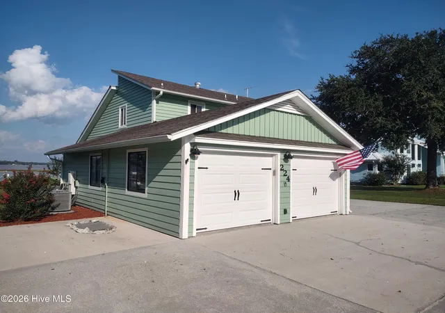 Photo 3 of Single family home for sale at 224 River Reach Dr, Swansboro, NC 28584 | MLS# 100599221 | Listing updated on 2026-09-02