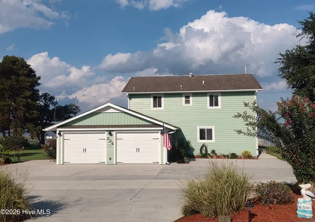 Photo 4 of Single family home for sale at 224 River Reach Dr, Swansboro, NC 28584 | MLS# 100599221 | Listing updated on 2026-09-02