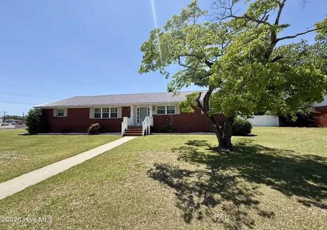 Photo 3 of Single family home for sale at 212 Sunset Dr, Williamston, NC 27892 | MLS# 100555939 | Listing updated on 2026-08-28